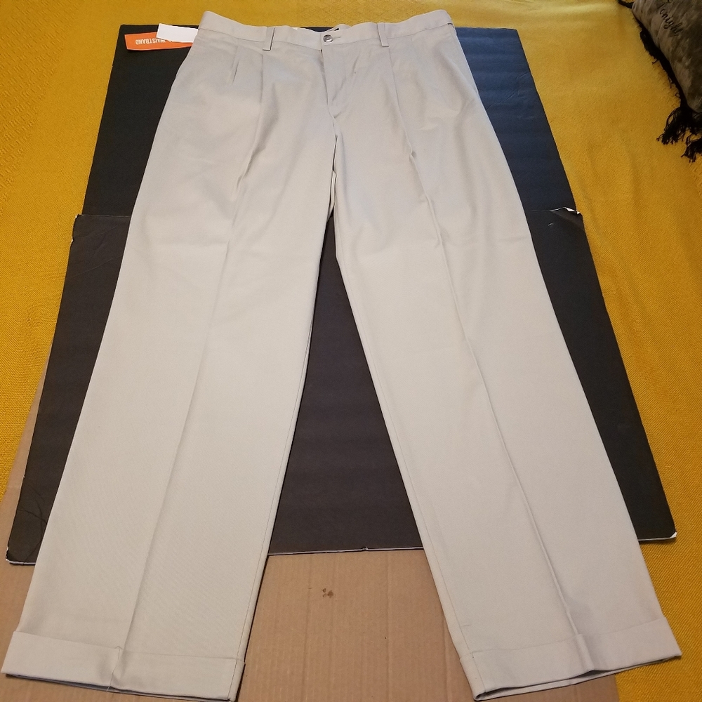 NWT DOCKERS Easy Khaki Relaxed pleated/cuffed pant